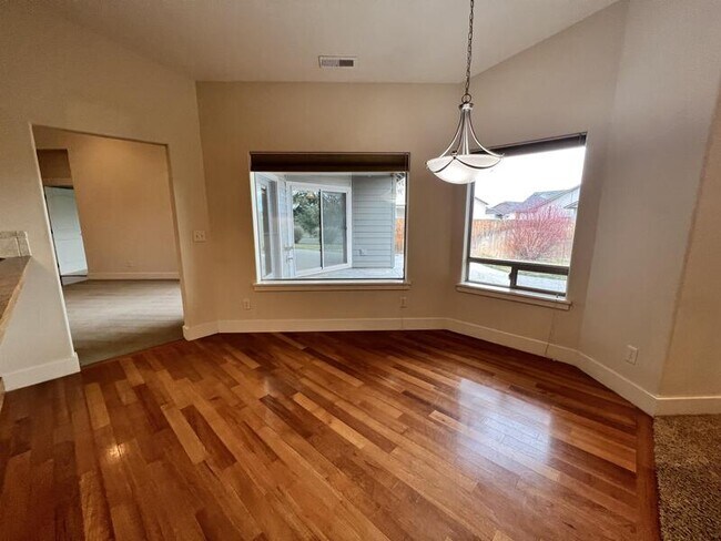 Building Photo - 2360 NW 19th St