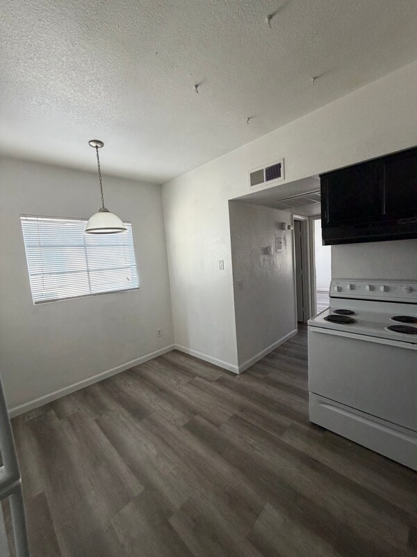 Building Photo - 2833 E Le Marche Ave