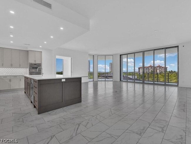 Building Photo - 4810 Pelican Colony Blvd