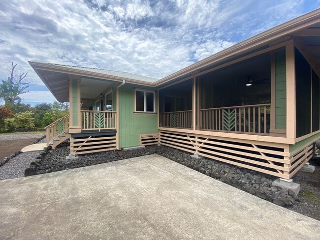 Building Photo - 3/2 In The Hawaiian Paradise Park Sunbelt!