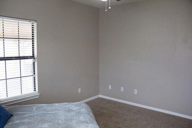 Building Photo - 208 Shaw St