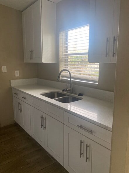 Building Photo - 2827 Riddle Dr