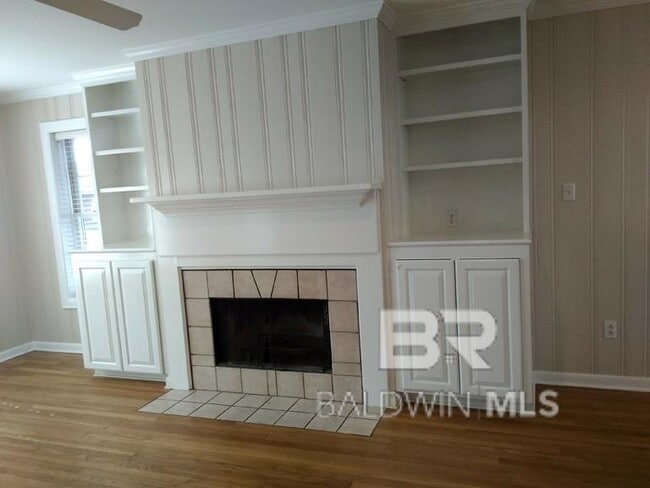 Building Photo - 25 Laurel Ave