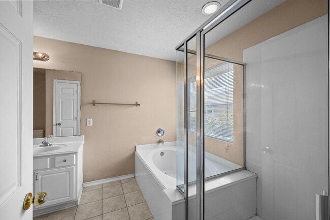 Building Photo - 14323 Mirkwood Ln