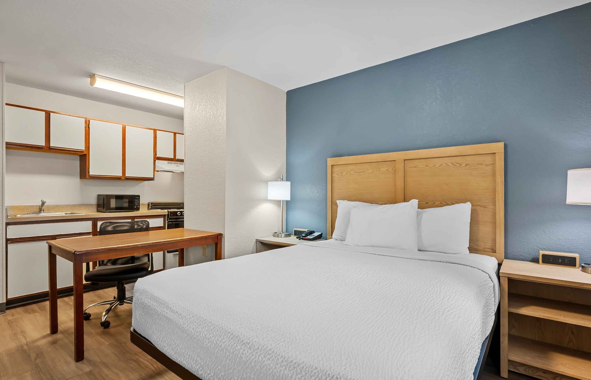 Building Photo - Furnished Studio-Fort Wayne - North