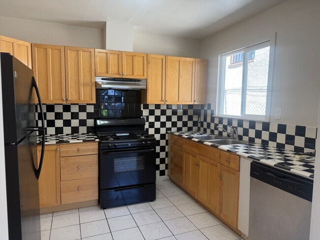 Building Photo - 1313 Douglas St