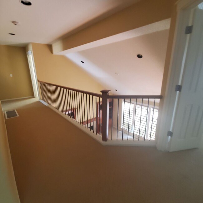 Building Photo - 5 Bedroom Main floor Master Suite ~