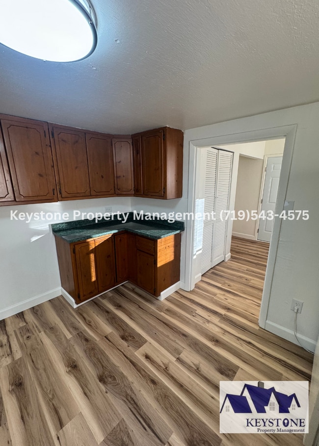 Building Photo - Fully Renovated Home 5 bedrooms/2 Bathrooms $1550/$1550