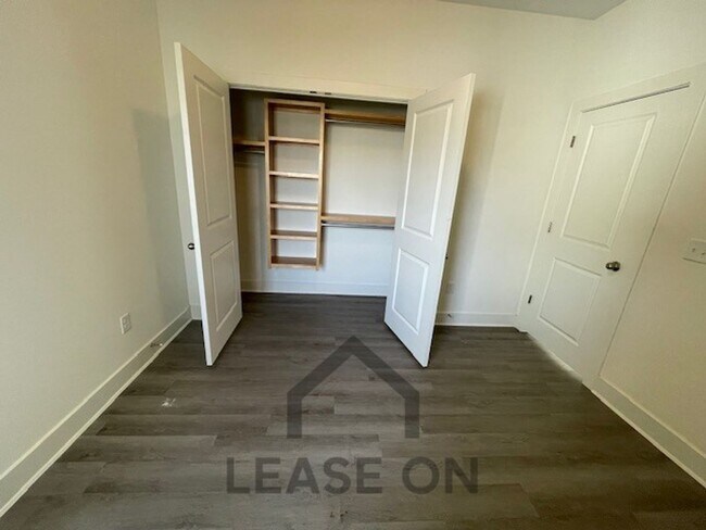 Building Photo - 1753/55 Hickory