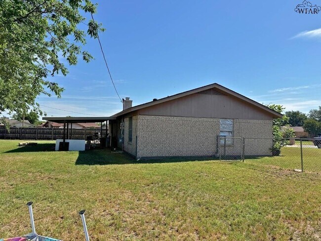 Building Photo - 2316 Perrin Dr