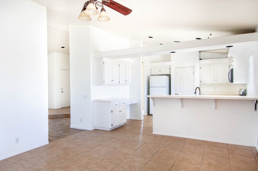 Building Photo - 72548 Sunnyslope Dr