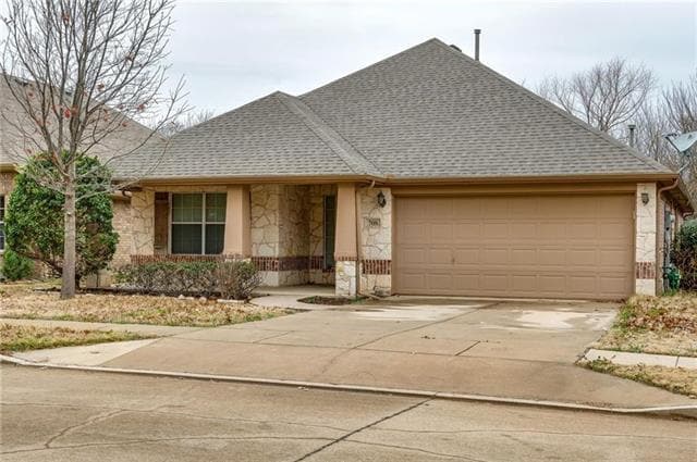 Building Photo - 708 Creekside Dr