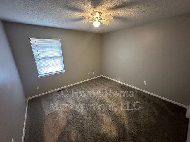 Building Photo - 808 SW Meadowridge Dr