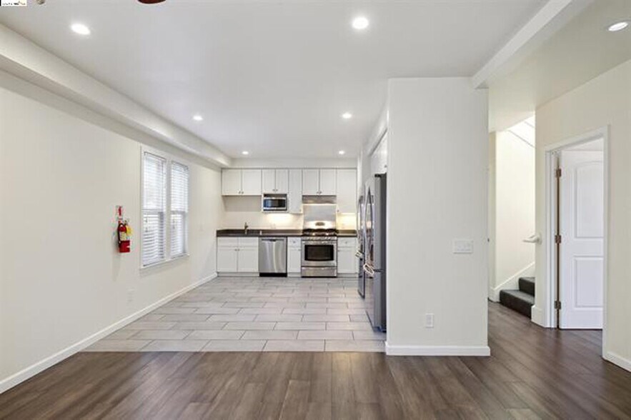 Building Photo - 2211 Haste St