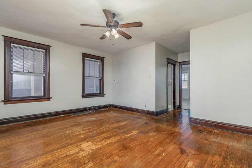 Building Photo - 3905 Dunnica Ave