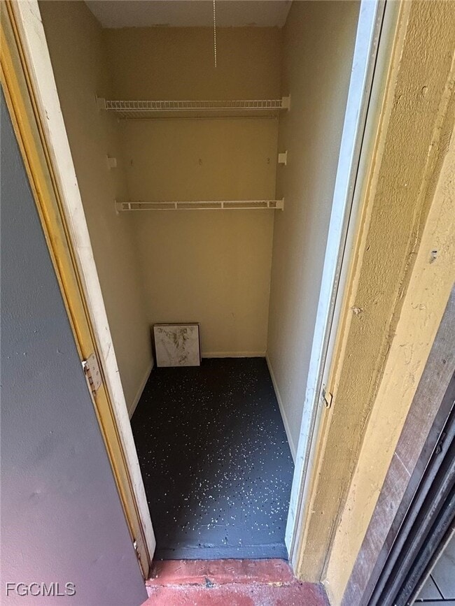 Building Photo - 2845 Winkler Ave