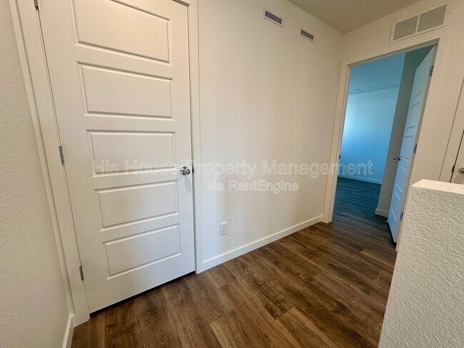 Building Photo - 3957 Pinnacles Ct