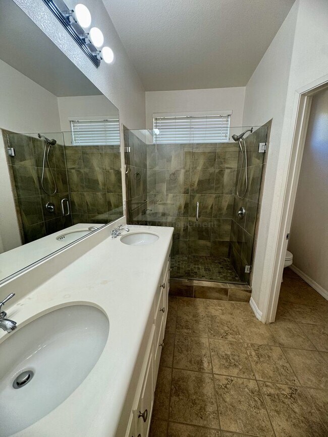 Building Photo - Spacious 2-Bedroom Condo in Rancho Bernard...