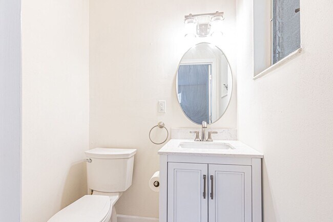 Building Photo - Annual Rental – Pet-Friendly Charming Napl...