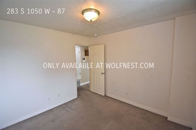 Building Photo - Fantastic 3 Bed Provo Condo! No Deposit Op...