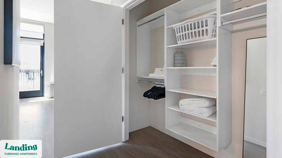 Building Photo - 2480-2522-2522 N Milwaukee Ave