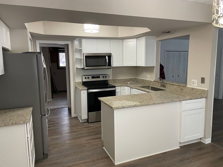 Building Photo - 6820 Fredmoor St