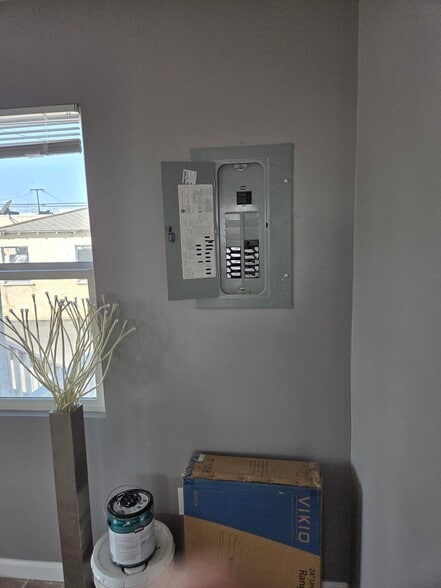 Building Photo - 4010 Rockwood St