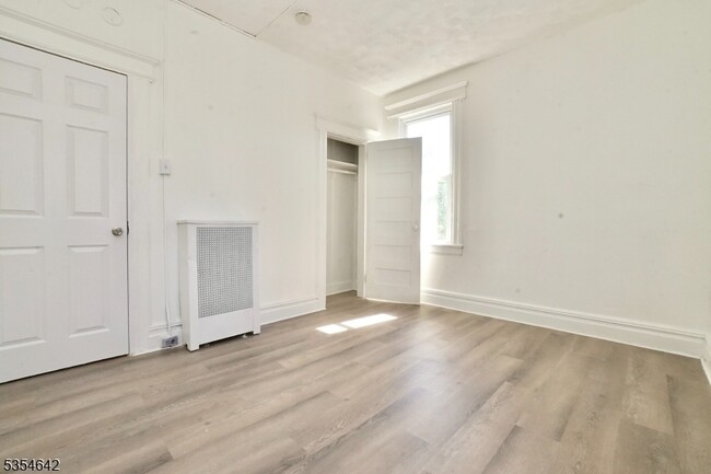 Building Photo - 26 Treacy Ave