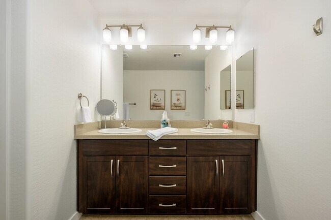 Building Photo - 5450 E Deer Valley Dr