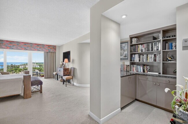 Building Photo - 1021 Hillsboro Mile