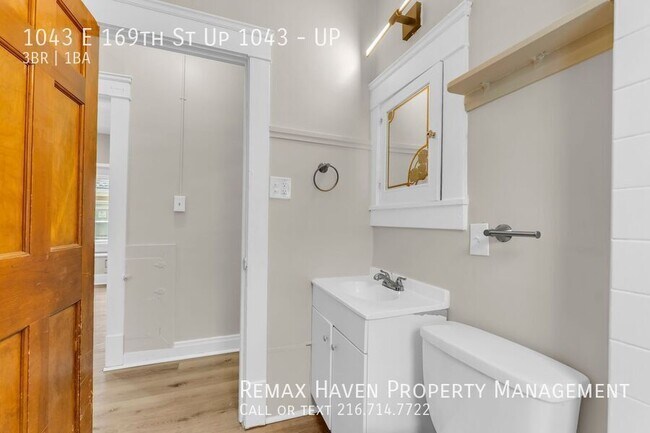 Building Photo - 1043 E 169th St