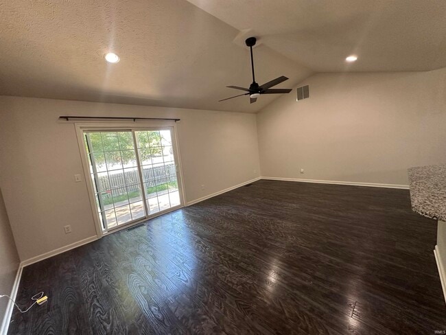 Building Photo - 10686 Fall Creek Dr