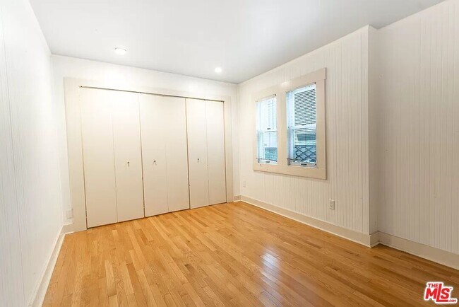 Building Photo - 721 Marine St