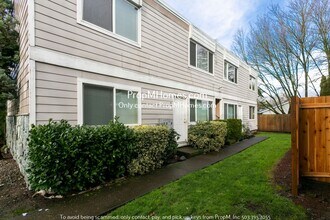 Building Photo - Great Second Floor Two Bedroom Apartment I...