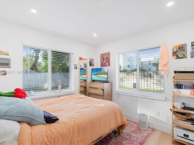 Building Photo - 6510 SW 59th Pl