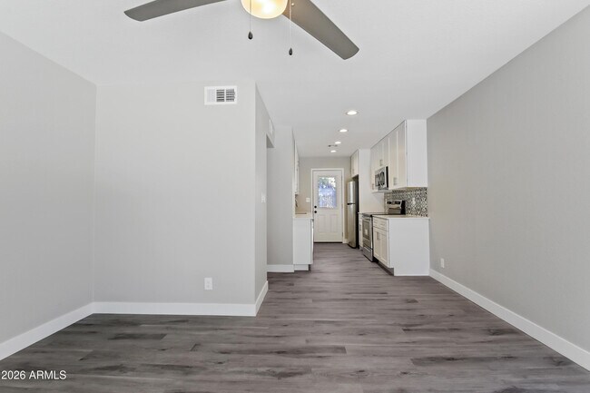 Building Photo - 35 W Medlock Dr