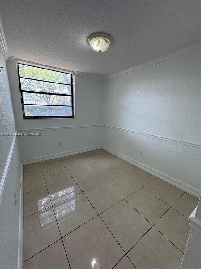 Building Photo - 3611 SW 117th Ave