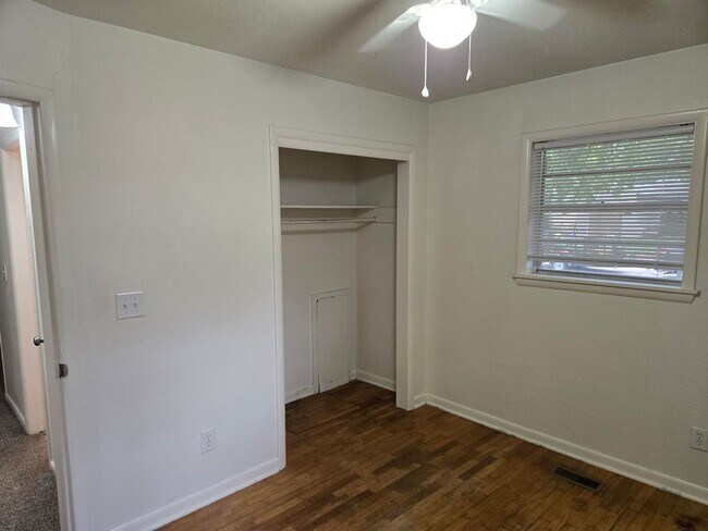 Building Photo - How amazing is this 3 BR 1 BTH home? You'll have to come visit us to find out!
