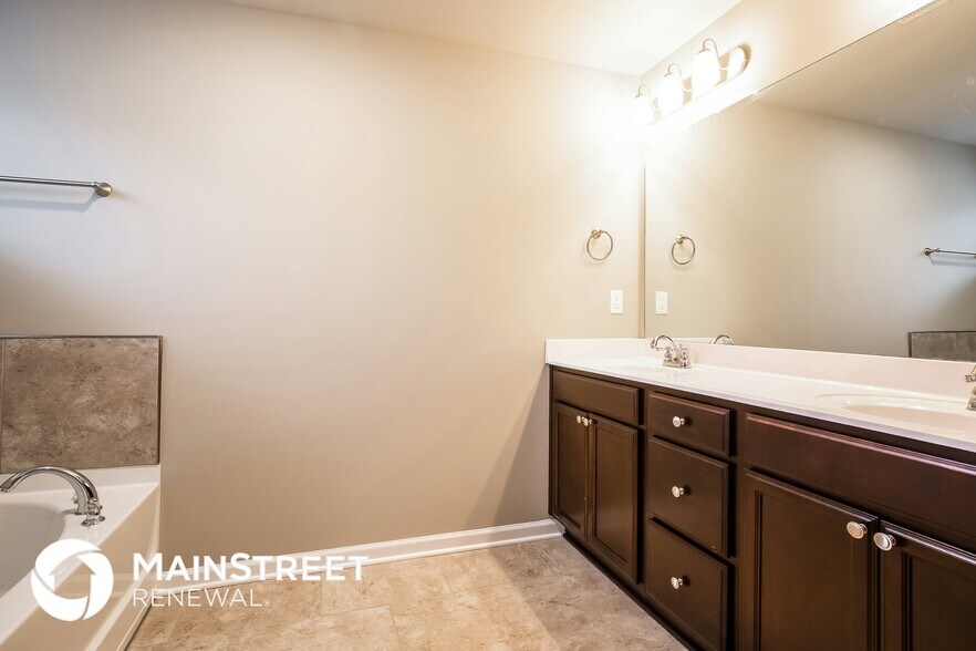 Building Photo - 111 Chyntara Dr