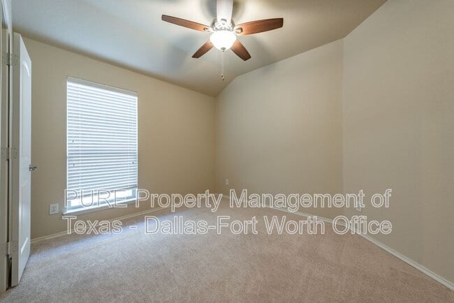 Building Photo - 1012 Lake Hollow Dr
