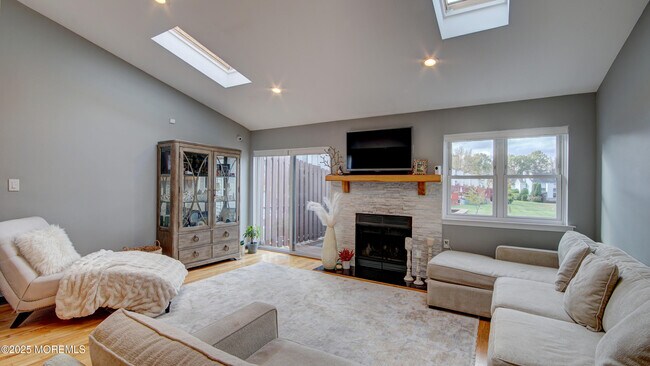 Building Photo - 141 Chestnut Way