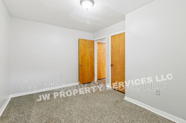 Building Photo - 124 Lake Ave