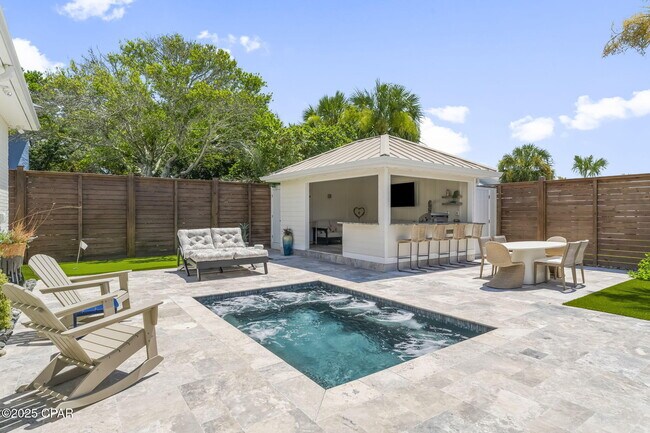 Building Photo - 407 Petrel St