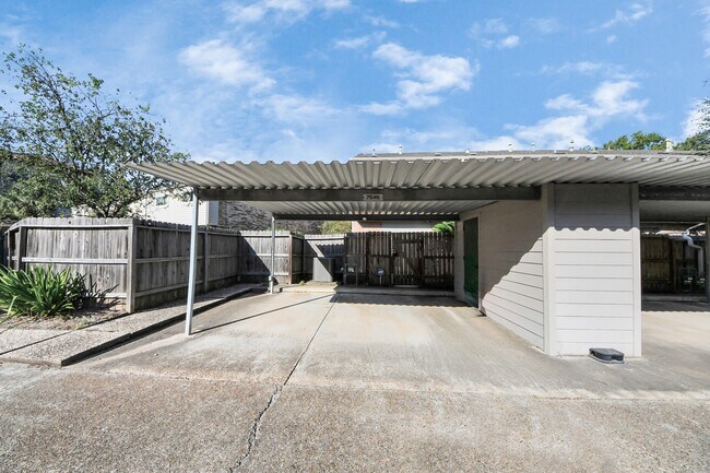 Building Photo - 7545 Brompton St