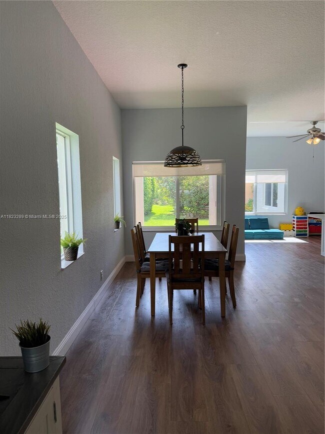 Building Photo - 4422 Foxtail Ln