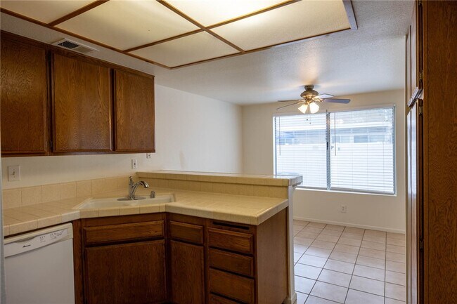 Building Photo - 2321 S Magnolia Ave