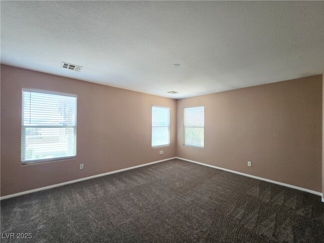Building Photo - 10865 Wallflower Ave