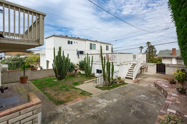 Building Photo - Spanish Coastal Charmer with Ocean Views -- Walk to the Beach