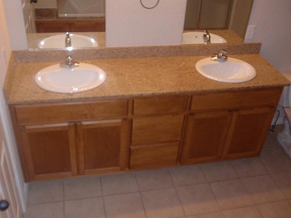 Building Photo - 884 Oakwood Ct