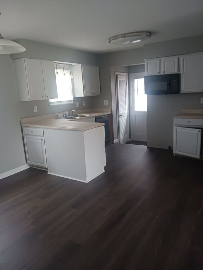 Building Photo - Nice 3 BR 1.5 House in Shively